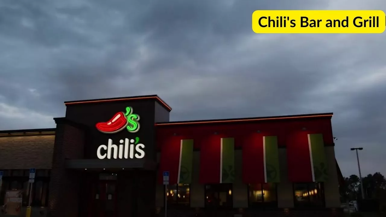 What is Chili's restaurant?
Chili's is a well-known restaurant chain owned by Brinker International, an American hospitality industry multinational. Brinker also owns Maggiano's Little Italy restaurant chain. Chili's operates in over 35 countries worldwide, with over 1000 chain restaurants in the United States alone.


The 15 Awesome Vegan Options at Chili's
If you enjoy Chili's, you're probably aware of their well-known menus. Their menus provide options for practically everyone, including sizzling fajitas, fresh salads, grilled vegetables, burgers, and pasta.

People frequently visit Chili's restaurant for casual eating outings and special occasions like Valentine's Day, birthdays, anniversaries, and graduations, with their families, friends, and coworkers. However, vegan customers might find it challenging to enjoy decent vegan options on Chili's menu in most regions.