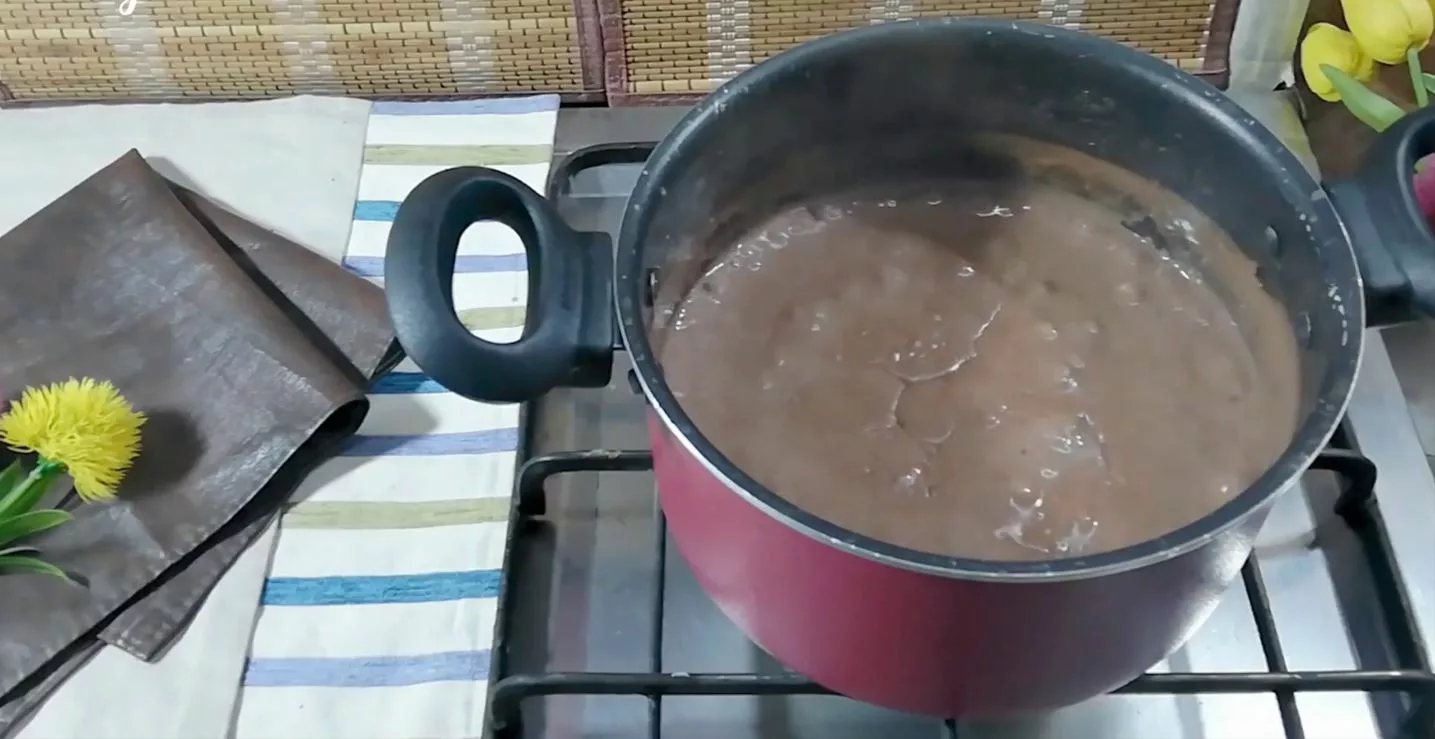 Let chocolate Custard cool in pot